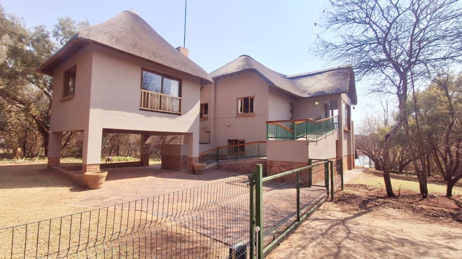 4 Bedroom Property for Sale in Boschenvaal River Front Lodges Free State